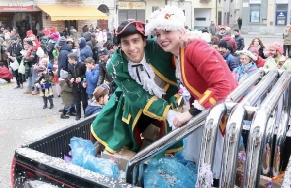 Carnevale di Mathi, un ritorno con il botto: migliaia i visitatori