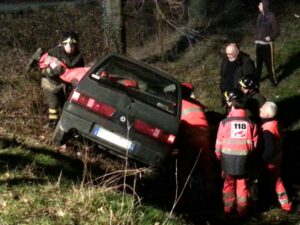 Grosso, giovane finisce nella scarpata con l’automobile: non è in pericolo di vita