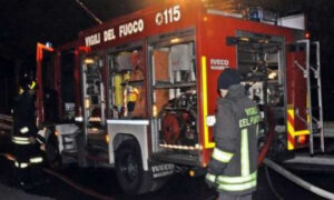 Si rompe la conduttura della caldaia in casa, notte in hotel per i residenti