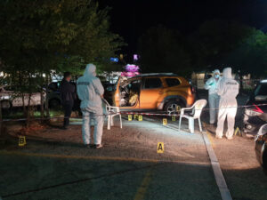 Prima spara alla moglie, poi si toglie la vita: tragedia a Venaria