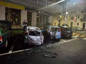 Ancora auto incendiate: e sono cinque in quattro giorni