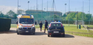 Cade da una scala, grave un operaio