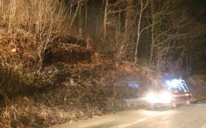 Incendio vicino all’ex Amiantifera, decisivo l’intervento dei pompieri