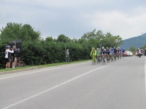 Il Giro d’Italia è approdato nel Torinese. Oggi l’arrivo a Rivarolo: «mandateci gli scatti fotografici più belli!!»