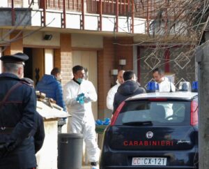 Omicidio di Caselle, terminato il sopralluogo dei Ris: «Il colpevole conosceva le vittime»