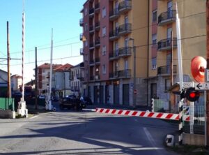 Torino-Ceres, ennesimo guasto al passaggio a livello