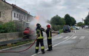 Incendio in cantiere, ferito un operaio