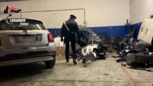 Auto rubate e smontate, tre denunce