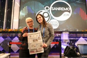 Dall’Ariston per il Risveglio la nostra inviata Adriana Cesarò con la reporter Emanuela Ranucci. Photo gallery