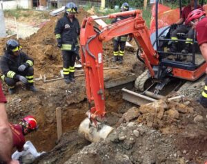 Incidente sul lavoro a La Cassa: 62enne perde la vita in uno scavo