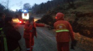 Brucia ancora il Monte Basso: torna la paura