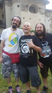 Caparezza: grigliata sul fiume con i Fucktotum