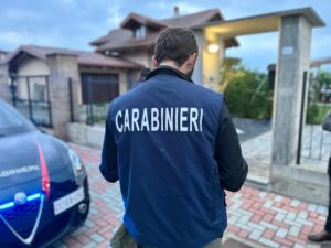 Furto e rapina in casa, arrestato 46enne