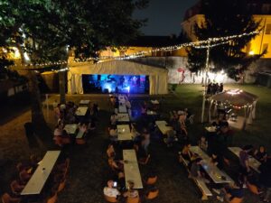 Officine Teatrali chiudono i battenti, la parrocchia caccia la compagnia dalla struttura