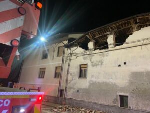 Crolla il tetto di un’abitazione a San Maurizio, nessun ferito