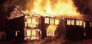 Casa distrutta dalle fiamme: grave in ospedale a Ciriè per le ustioni sul 40% del corpo