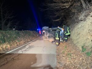 Auto si ribalta a San Carlo, conducente trasportato in ospedale