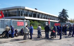 Il Movimento 5 Stelle interviene sulla crisi della Idrosapiens di Leini: «A fianco dei 44 lavoratori licenziati»
