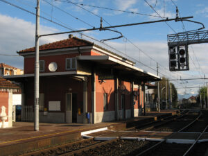 Volpiano, cambiano le chiusure del passaggio a livello della stazione