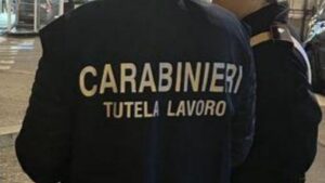 Cade dal balcone su cui stava lavorando, muore operaio 57enne di Venaria