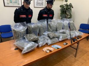 Un piccolo sommergibile per consegnare la droga: sei arresti nel Torinese -VIDEO-