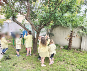 Il  giardino sensoriale che unisce bimbi e anziani