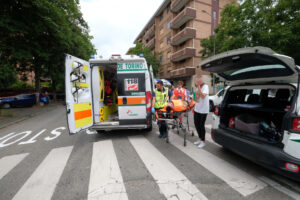 Venaria, 30enne accoltellato al torace