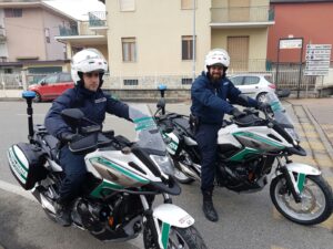 Leini: incidente e fuga in centro