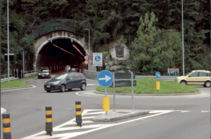 Rintracciato e denunciato il pensionato che ha investito il ciclista nella galleria di Lanzo