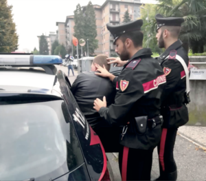 Con l’amico a fare spaccate a Savona