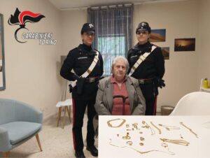 Anziani convocati in caserma per restituirgli i preziosi che erano stati rubati