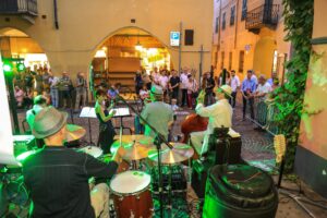 A spasso per il centro storico tra “Vino, Jazz e Chiaro di Luna”: l’evento