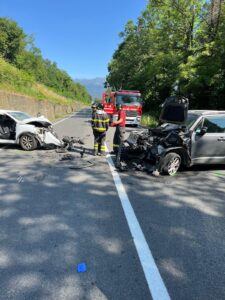 Scontro frontale sulla Direttissima: tre feriti, uno è grave