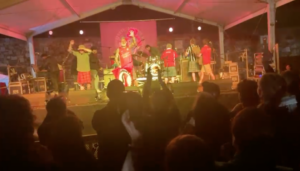 Resistenza viva! I Modena City Ramblers infiammano la valle di antifascismo -VIDEO-