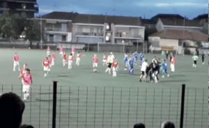 Calcio giovanile violento: squalificato (per un anno) anche il portierino 13enne aggredito dal padre di un avversario