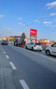 San Francesco al Campo, uomo perde il controllo della vettura e finisce contro un bus