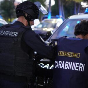 Le unità d’elite dell’Arma nella simulazione di un pericolo imminente nello stabilimento Eni di Robassomero