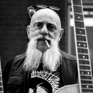 Il 1° premio del concorso fotografico torinese  “Stili” ha la faccia di Cisco il liutaio -photogallery-