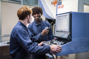 I corsi professionali triennali gratuiti della Fondazione Casa di Carità Arti e Mestieri Onlus