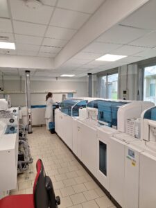 Via gli asterischi dai referti dell’Asl To4: medici e utenti sul piede di guerra