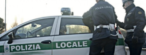 Insulti agli agenti della polizia locale: nei guai 50enne di Ciriè