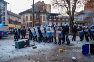 Sgombero Askatasuna, una delle (poche) promesse mantenute dalla destra