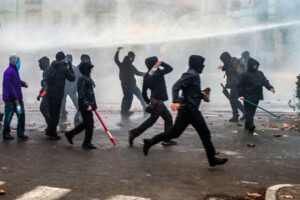 Cortei e proteste a Torino, pugno duro della Questura: 12 provvedimenti, la maggior parte a minorenni