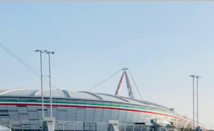 Si nascondono nello stadio dopo il match della Juventus per un “party notturno” a base di spumante