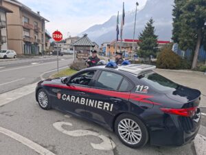 Affetto da Alzheimer prende l’auto per “andare dai genitori”: ritrovato dai Carabinieri in Valle d’Aosta