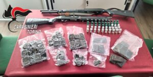 Armi e droga nelle case popolari: blitz dei carabinieri a Borgaro Torinese