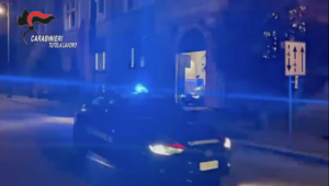 Rivarolo Canavese: rapina con spray al peperoncino in un negozio di telefonia, arrestato 28enne