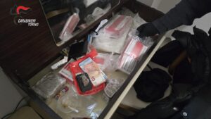 Blitz nel Canavese: Smantellata rete dello spaccio. 6 arresti e maxi sequestro di contanti