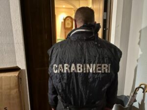 Alta tensione al bar: entra armato di coltello e minaccia i titolari, rintracciato e denunciato dai carabinieridi Ciriè