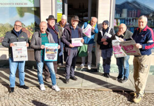 Gli “Umarell Va-Va” conquistano Vallo e Varisella: dal calendario al boom in edicola